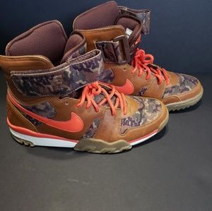 NIKE AIR SHARK TRAINER size 10.5